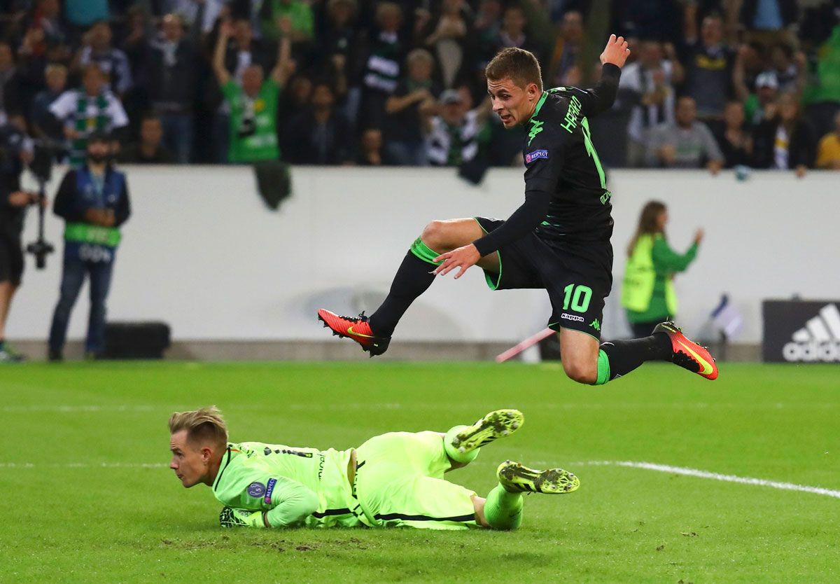 爱游戏注册平台包含门兴格拉德巴赫窗口期单刀错失,志在欧冠名次提升,态度坚定,资深球员宣示担当的词条